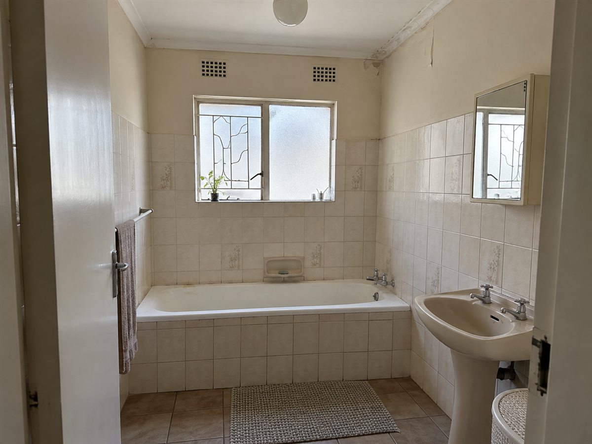 Bathroom before renovation